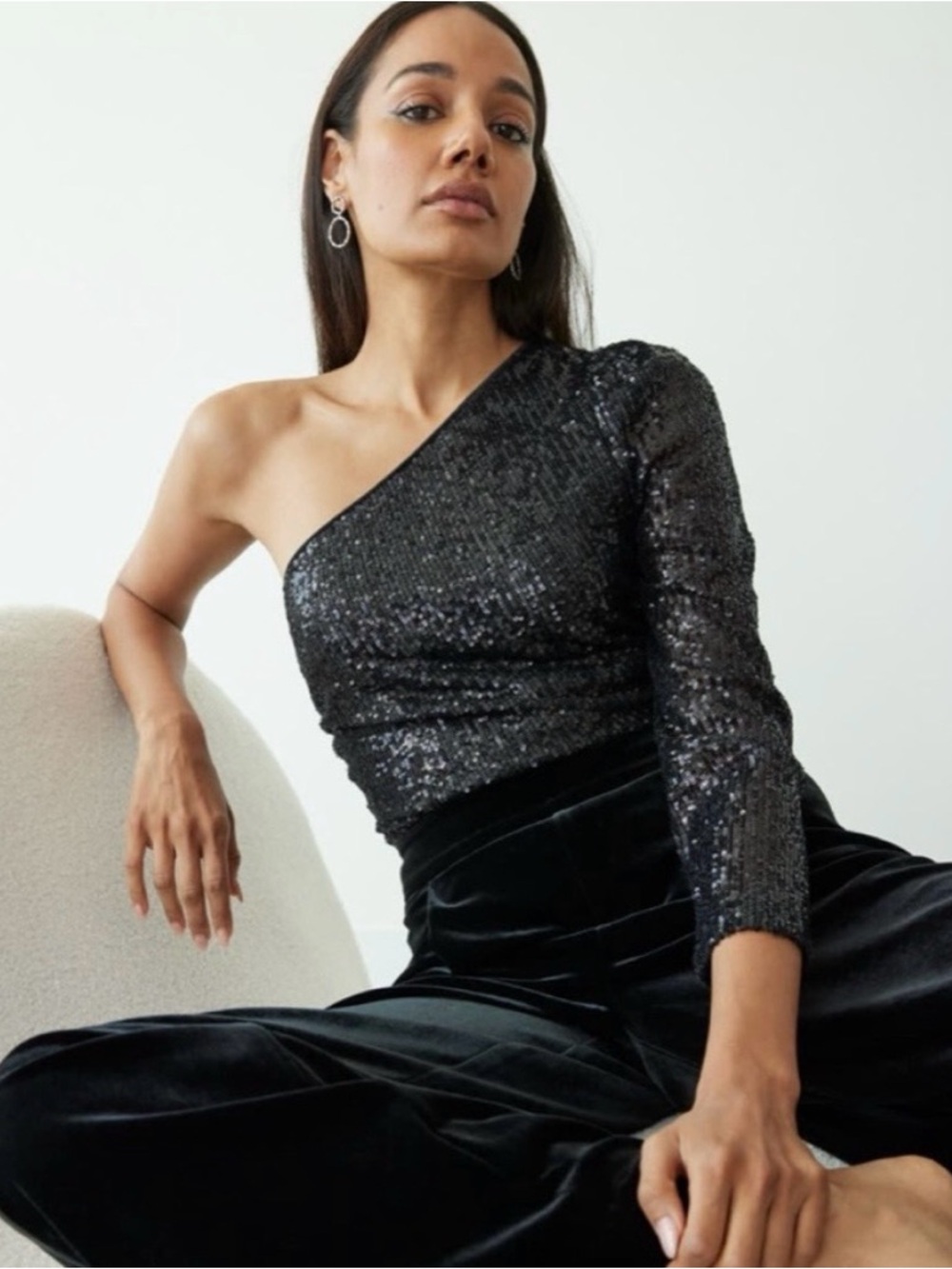 Black One-Shoulder Sequin Top - Picture 11 of 12